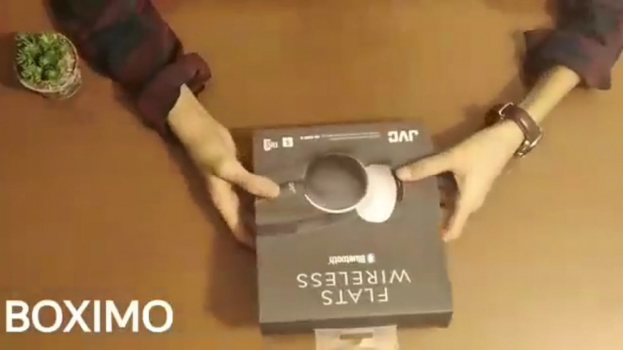 زیر ذربین 7 هدفون JVC