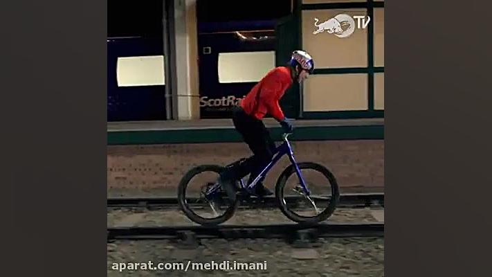 دوچرخه وحرکات نمایشی ممنون میش...