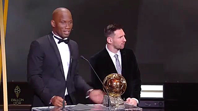 رونمایی مسی از شش توپ طلایش