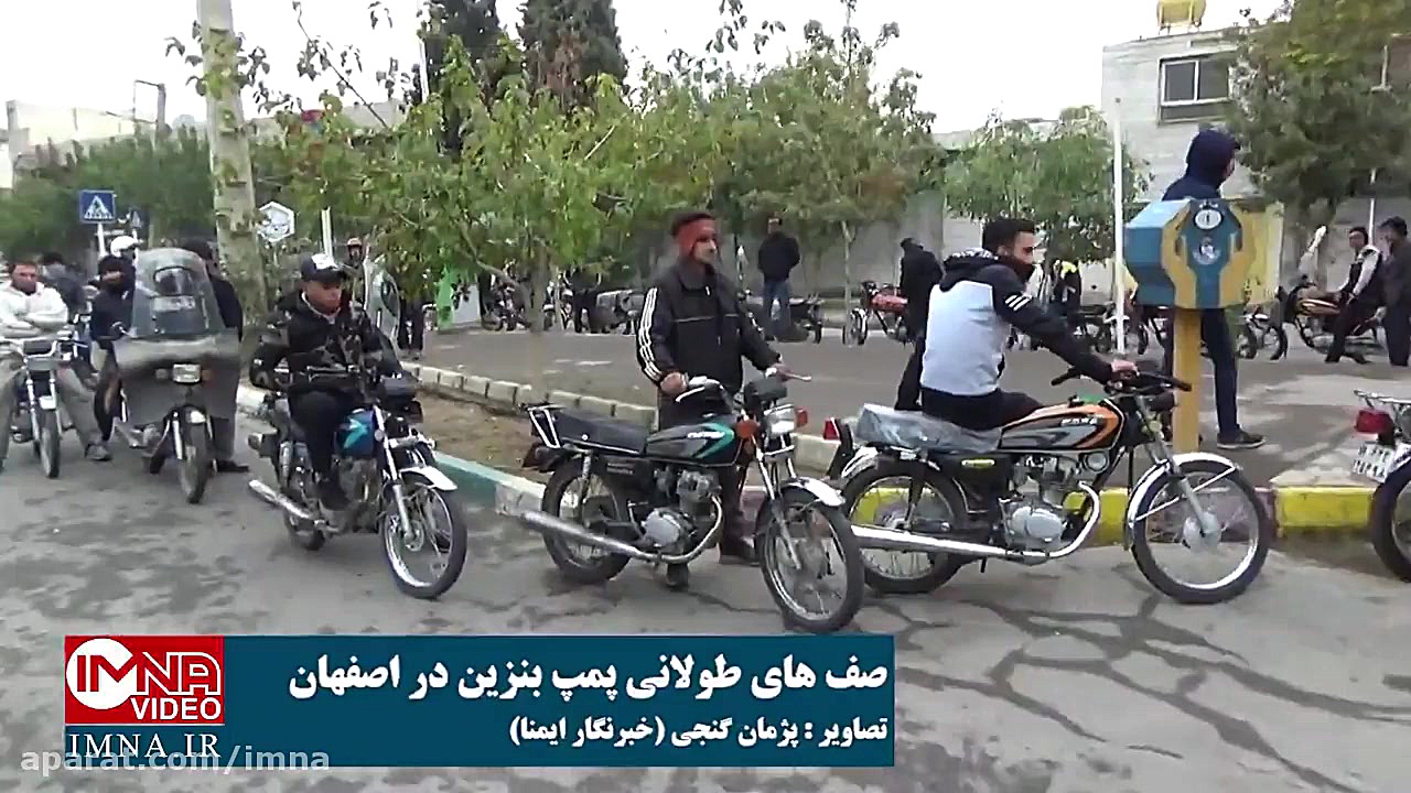 صف های طولانی پمپ بنزین ها در...