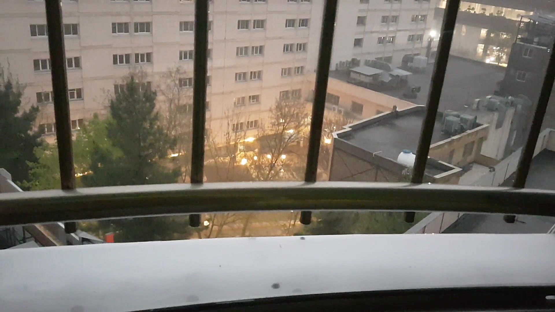 بارش باران و تگرگ در مشهد