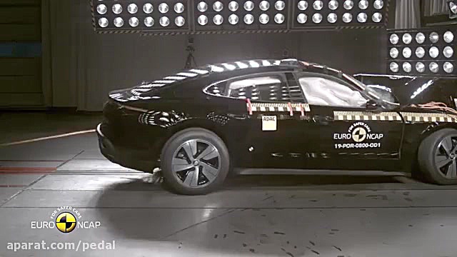 تست تصادف و ایمنی پورشه تایکان