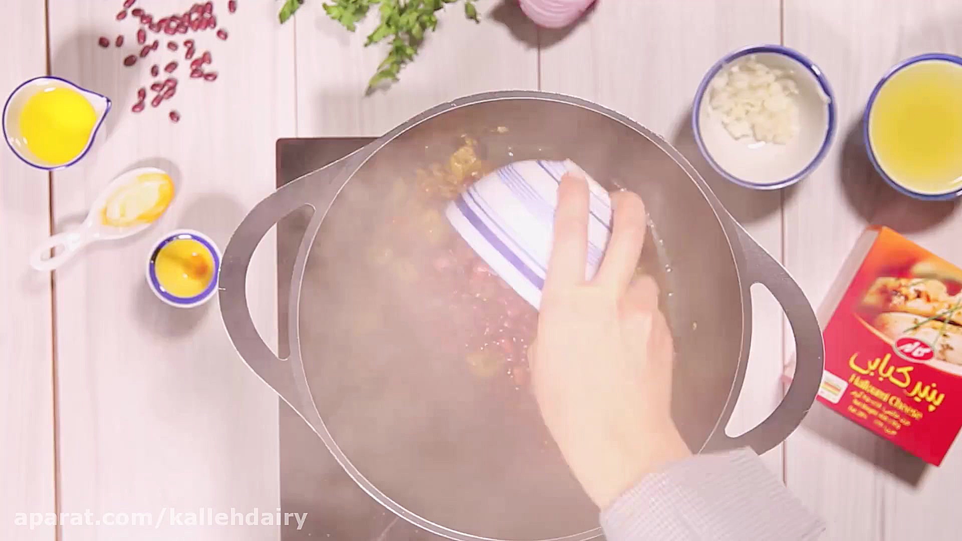 طرز تهیه قورمه سبزی با پنیر کب...