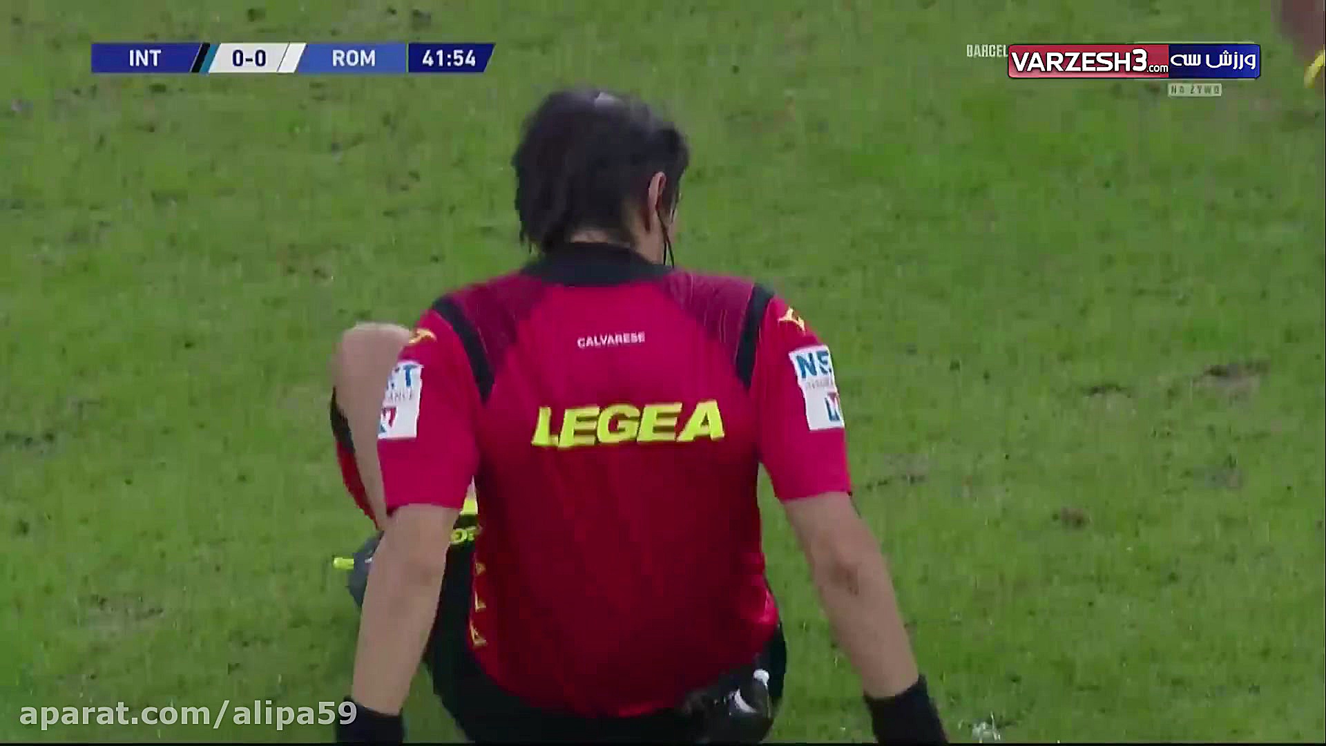 برخورد عجیب داور با بازیکن تیم...