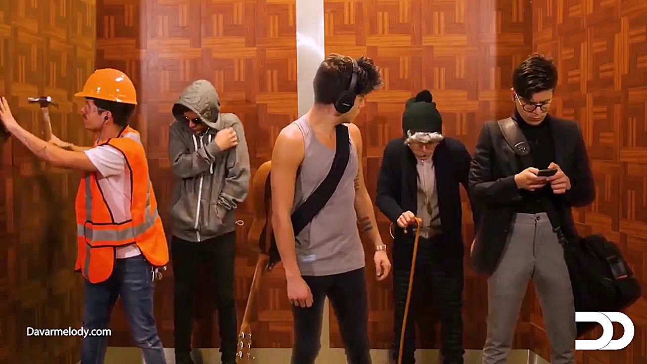 اجرای موسیقی داخل آسانسور؟! مگ...