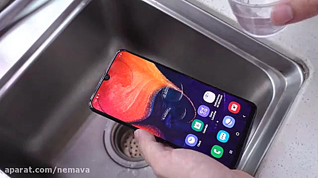 تست آب گوشی سامسونگ گلکسی A50