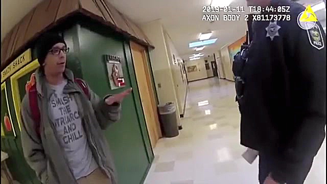 لحظه شلیک عجیب پلیس آمریکا به...