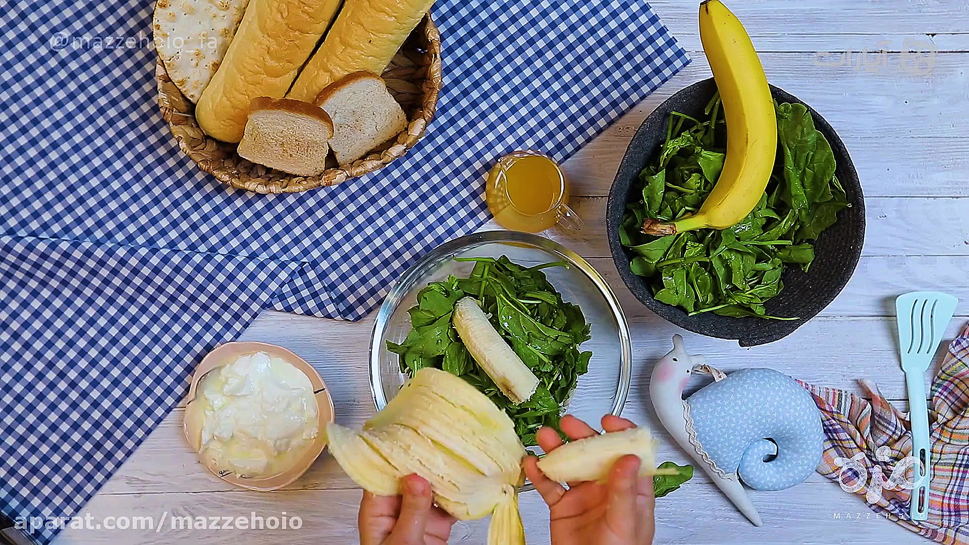 طرز تهیه پوره موز و اسفناج توس...