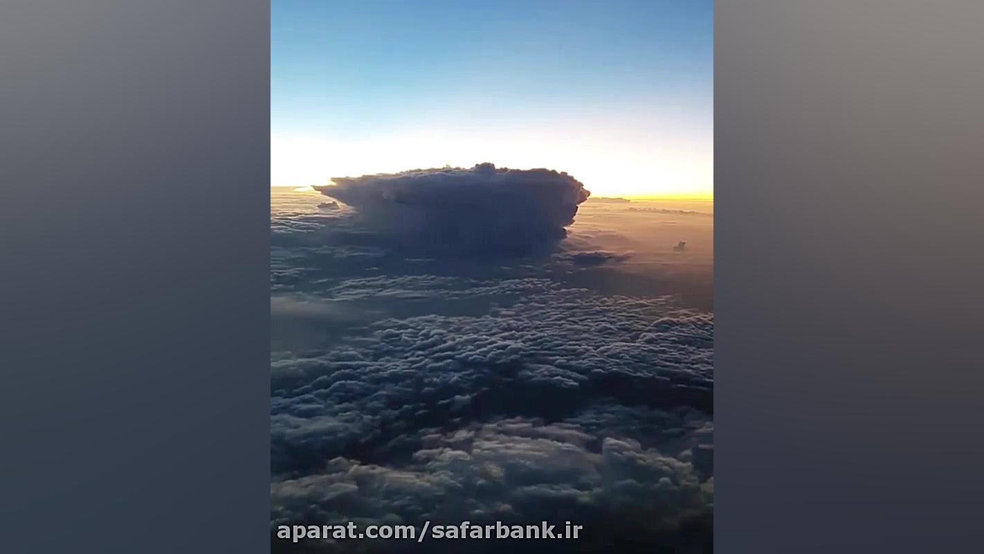 رعد و برق از بالای ابرها