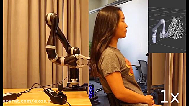 رباتی که موها را شانه میزند