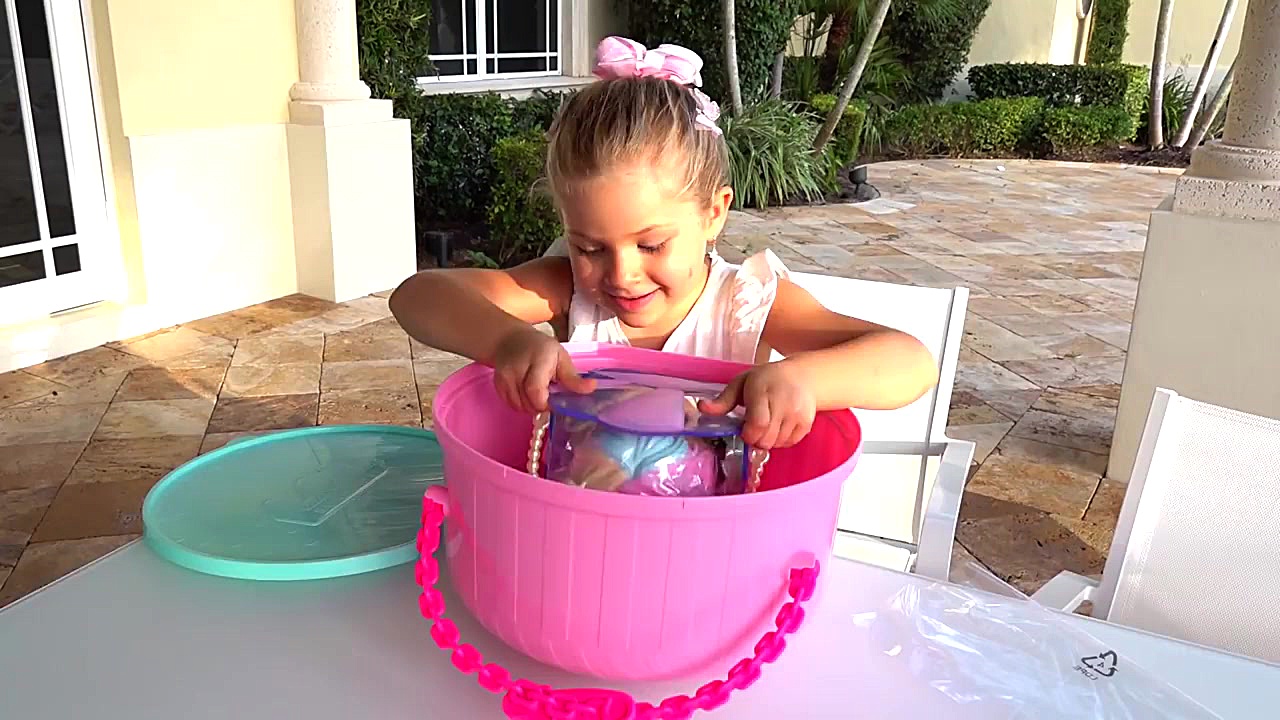 دیانا و روما 2019  open Boxes...