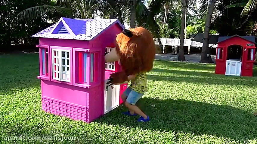 دیانا با عروسک و اسباب بازی ها...