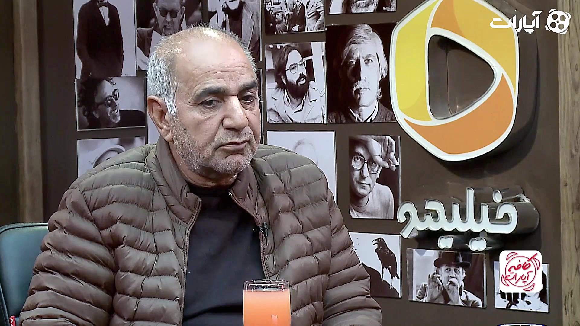 پرستویی: بازی در دو نقش توسط ش...