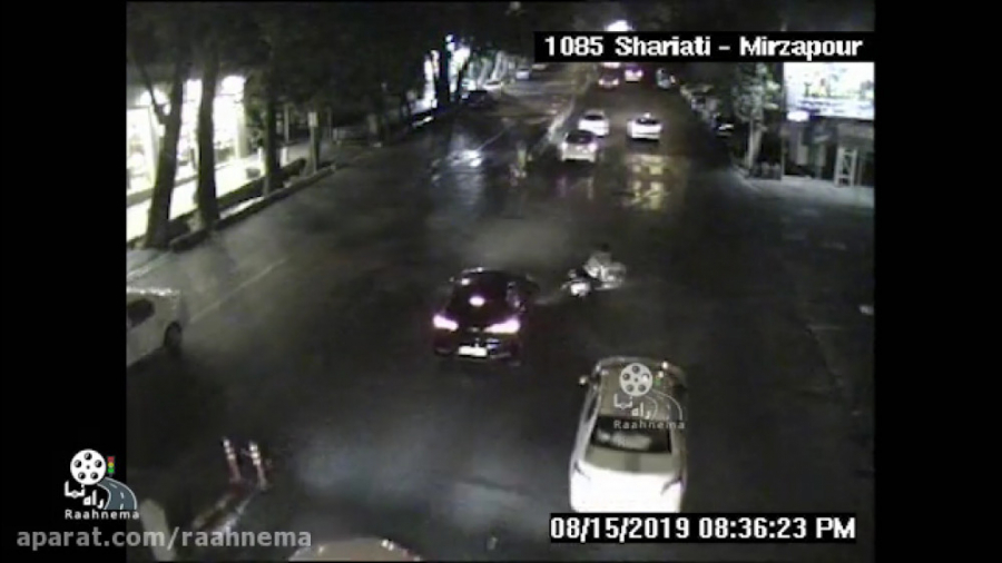 رد شدن ماشین از روی موتور در خ...