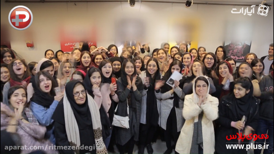 صف طولانی دخترها برای دیدن امی...
