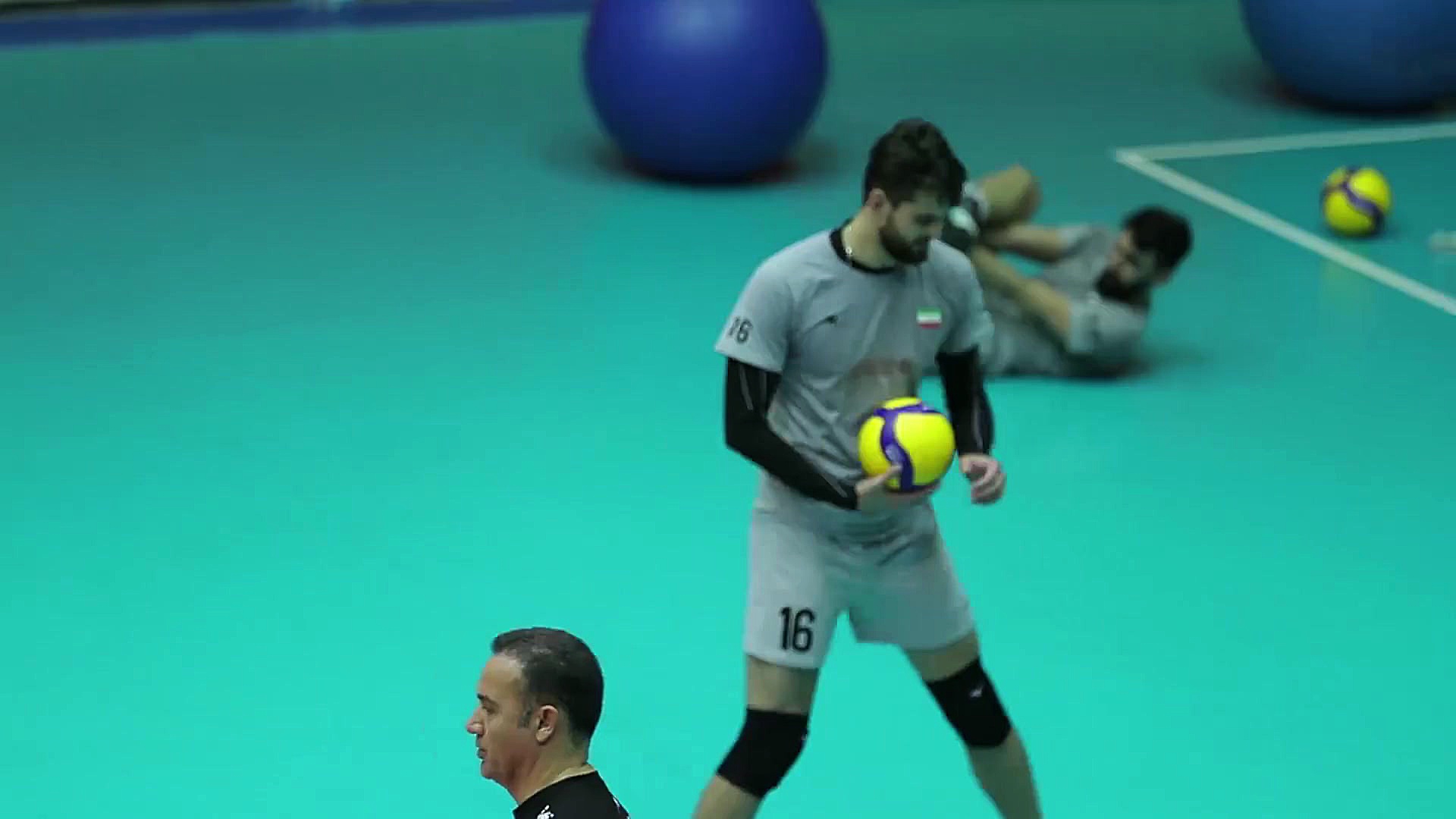 تمرین تیم ملی والیبال ایران بر...