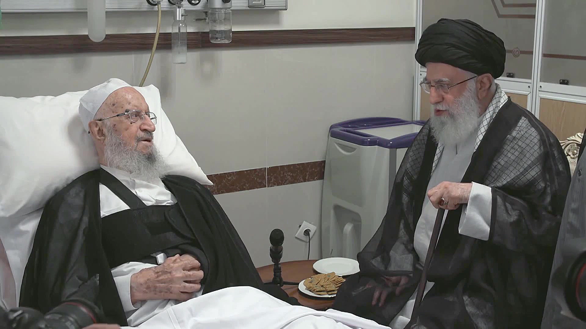 عیادت رهبر انقلاب از حضرت آیت...