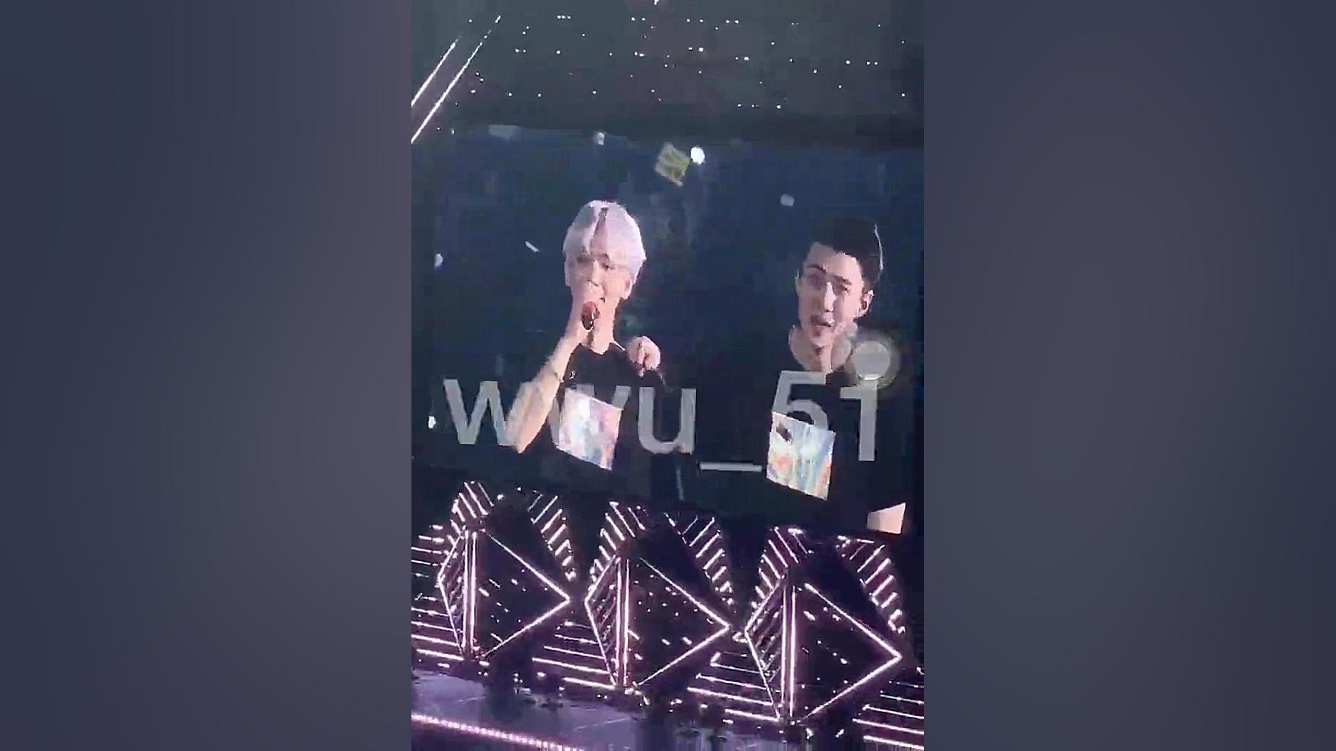 اکسو برا کریسمس آهنگ میخونن (: