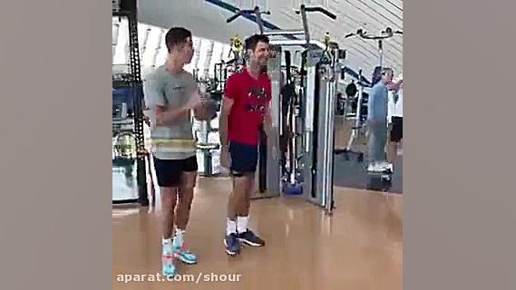 رونالدو در حال آموزش هد زدن به...