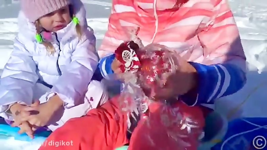 برف بازی شاد ناستیا و استیسی