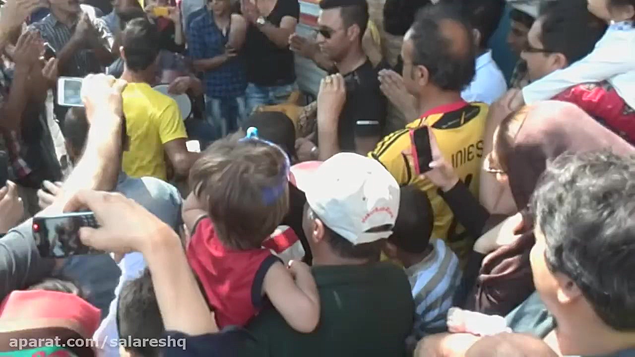 رقص بشدت خنده دار کنار خیابونی...