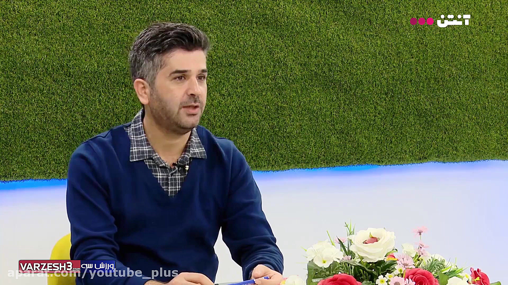 چرا فرشاد احمدزاده پشت سرهم مح...