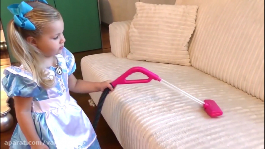 نظافت منزل توسط دیانا و روما...