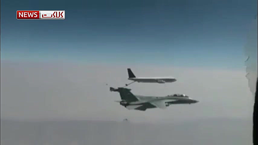 پرواز جنگنده های ارتش بر فراز...