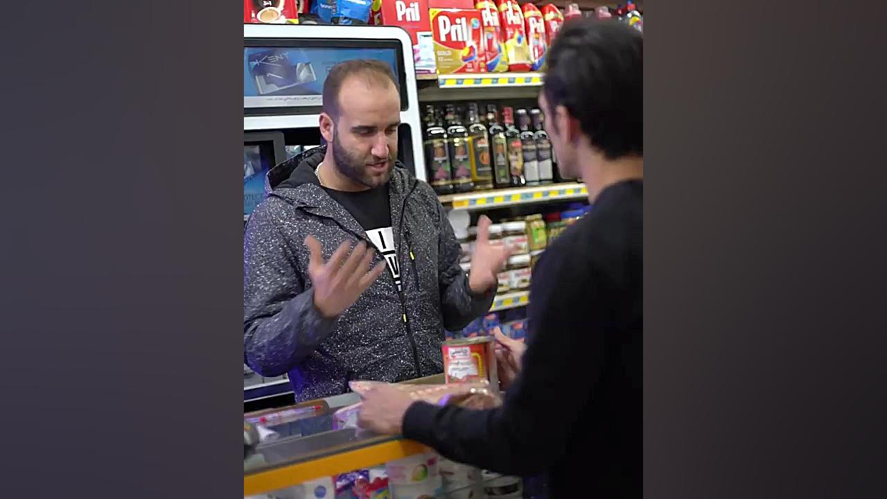 آرش اصلی  ببین یه مشتری چقدر ز...