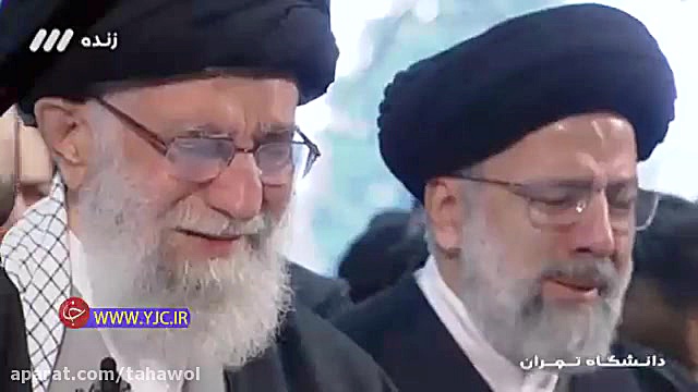 نماز مقام معظم رهبری همراه بغض...