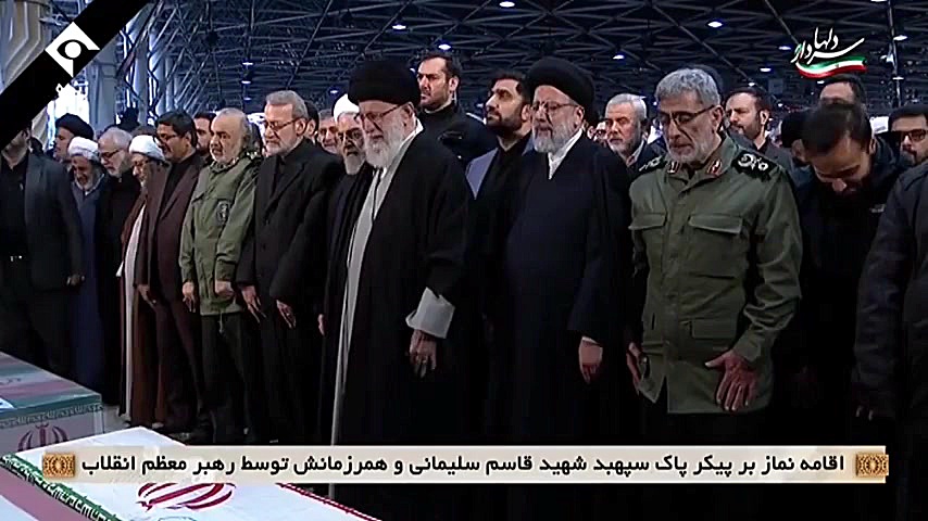 اقامه نماز مقام معظم رهبری بر...