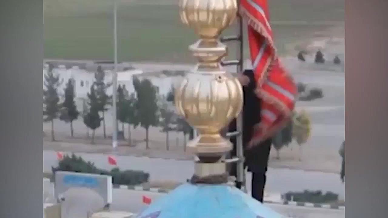 تعویض پرچم گنبد فیروزه ای جمکر...