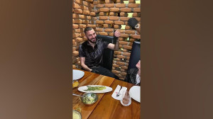 کریم بنزما در کنار آشپز معروف...