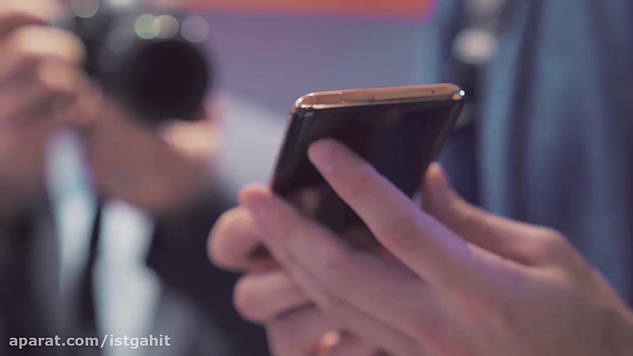 نگاه نزدیک گوشی مفهومی وان پلا...