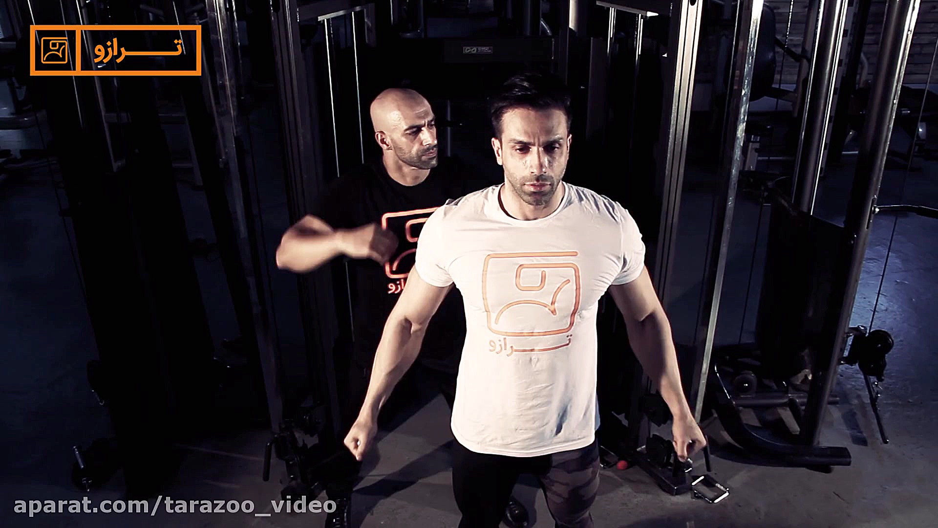 سرشانه نشر از جلو خوابیده روی...