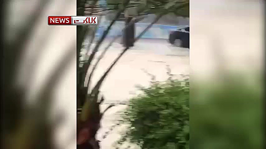 جاری شدن سیل در قشم و قایق سوا...