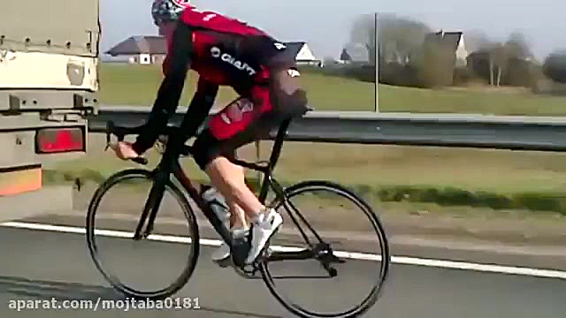 دوچرخه سواری با سرعت 100 کیلوم...