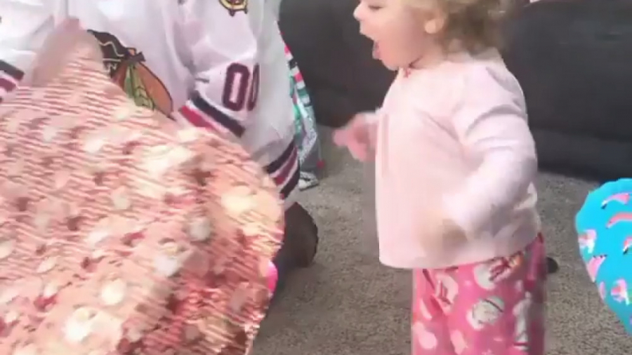 ذوق و خوشحالی دیدنی دختربچه از...