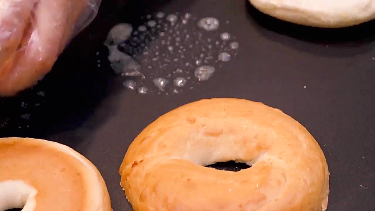 بیکن و پنکیک، ساندویچ خیابانی...