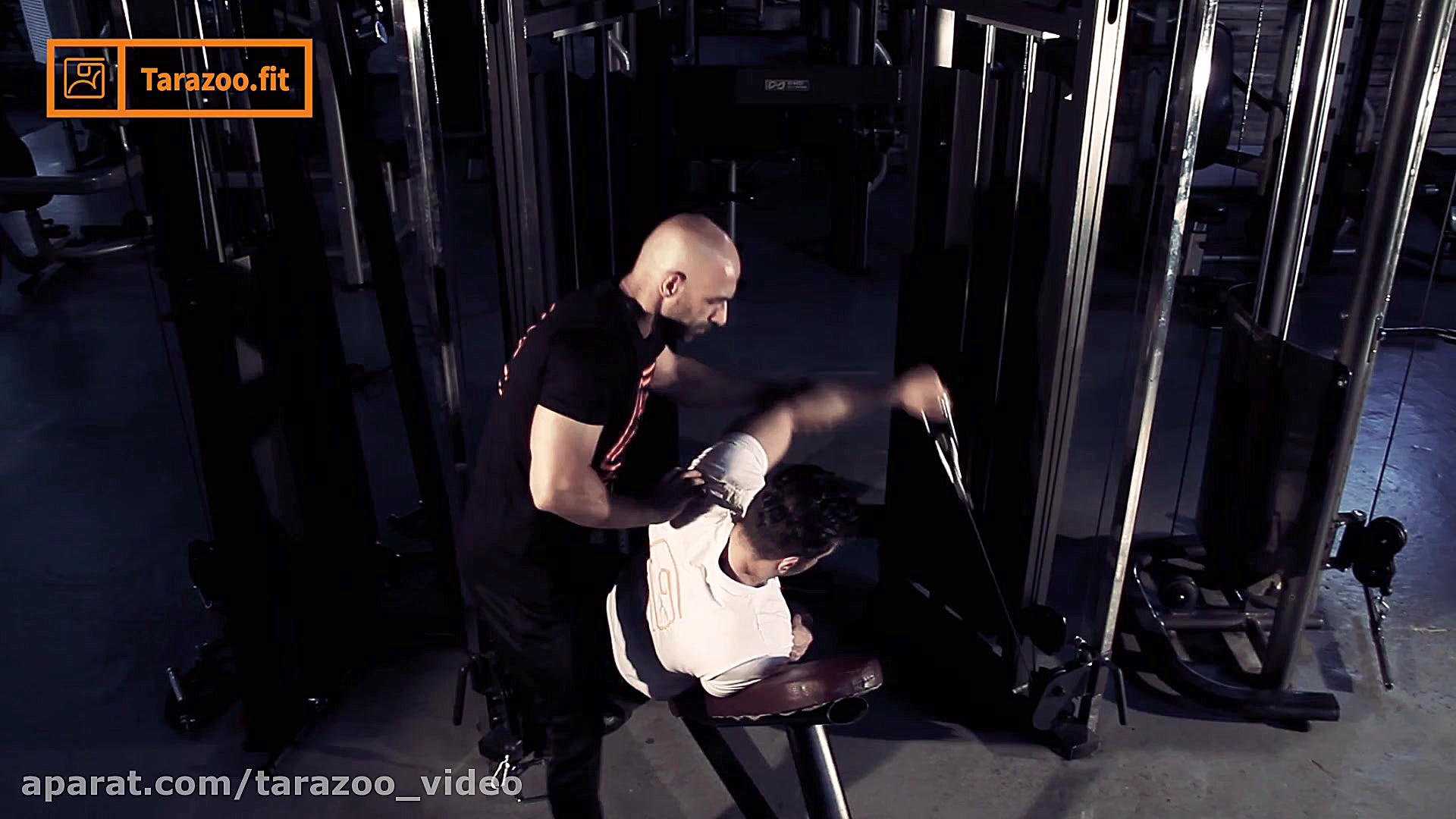 نشر خم تک دست روی میز بالا سین...