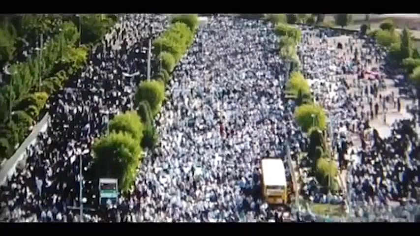 سخنان معنادار رهبر در استقبال...