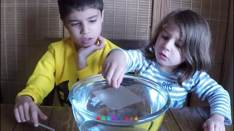 نگه داشتن سنجاق ته گرد روی آب...