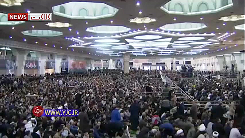 شعرخوانی انتقادی پیش از خطبه ه...