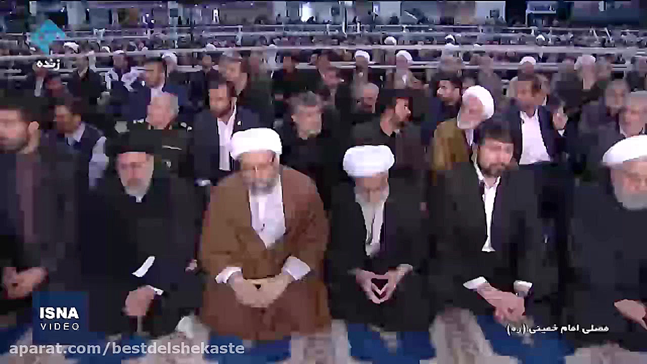 اقامه نماز و سخنرانی رهبر انقل...