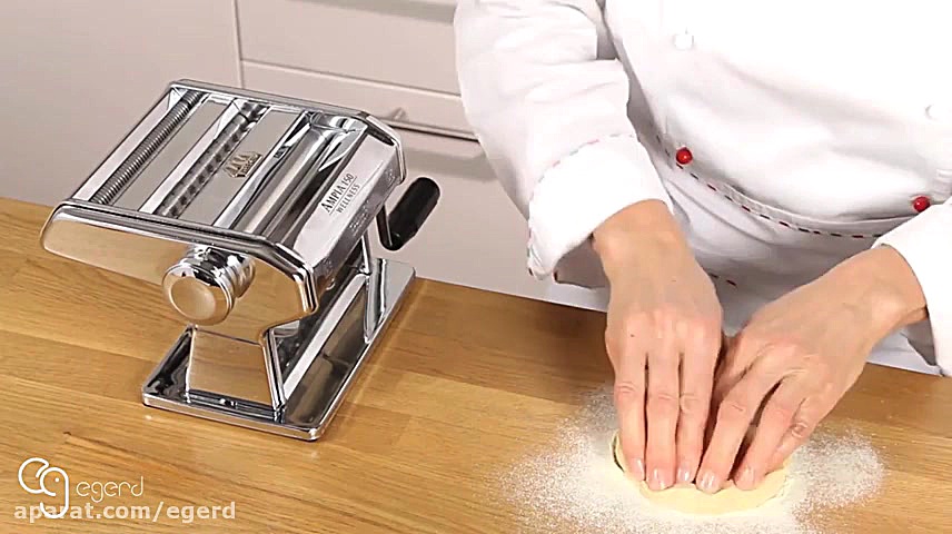 به راحتی در خانه رشته های ماکا...