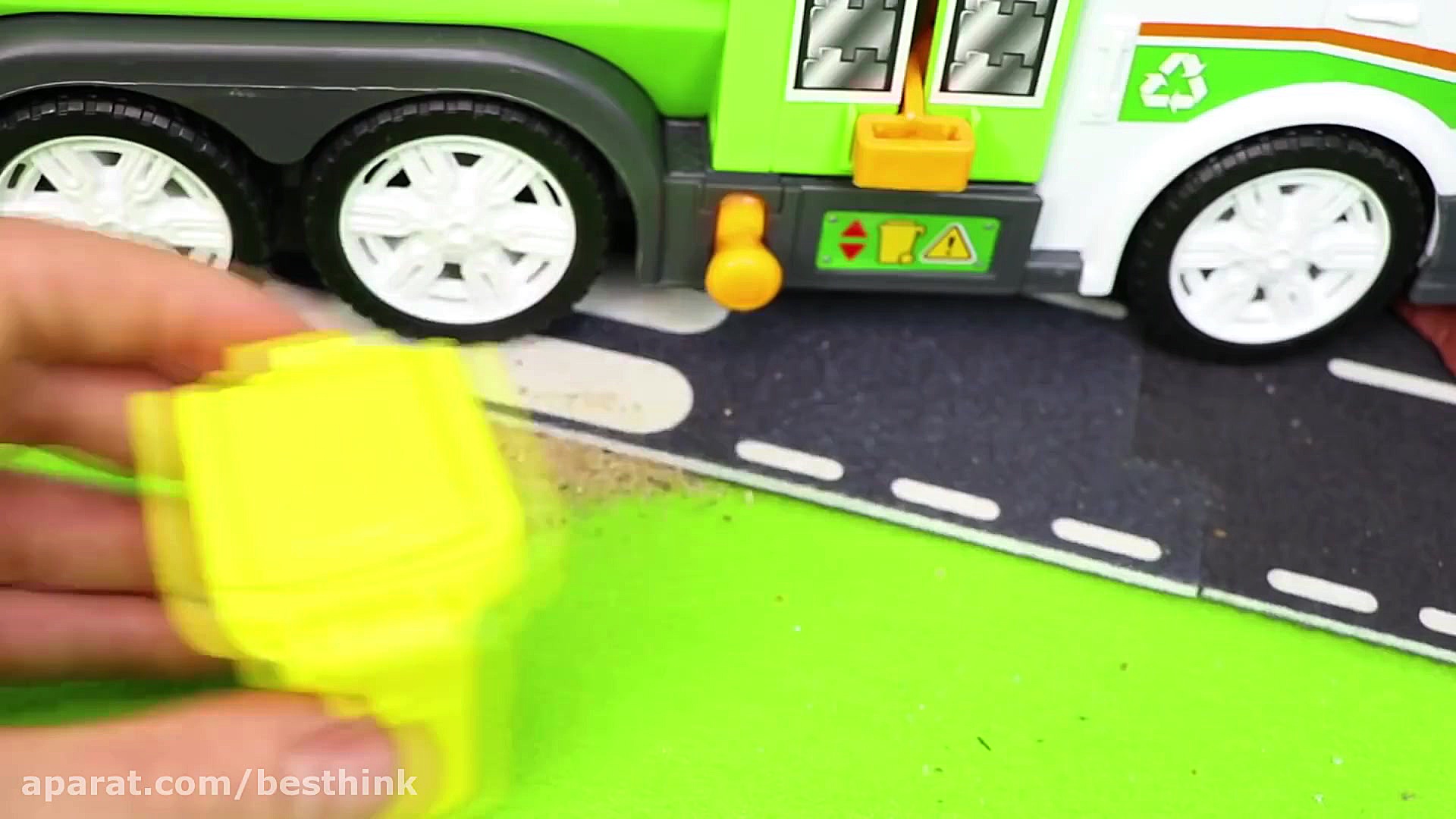 بازی با اسباب بازی های کامیون...