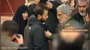 فرزند شهید قاسم سلیمانی در آغو...