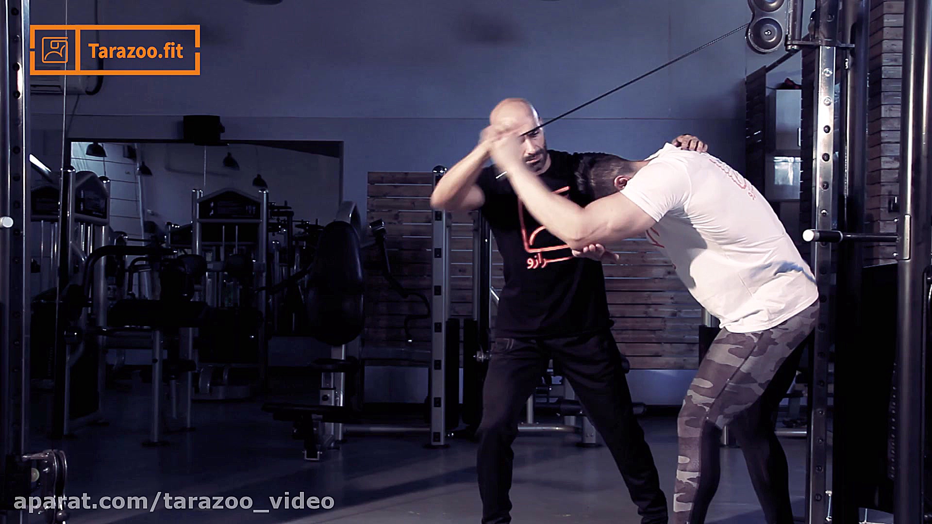 پشت بازو با سیم کش تک دست خم ب...