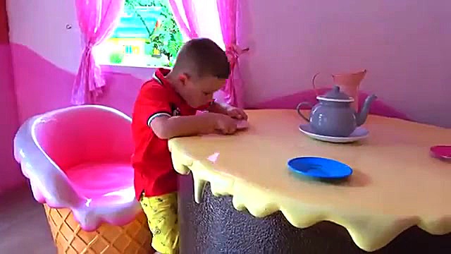 Diana Pretend با اسباب بازی ها...