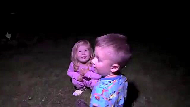 Vlog Hedgehog در حیاط ما ، چرا...